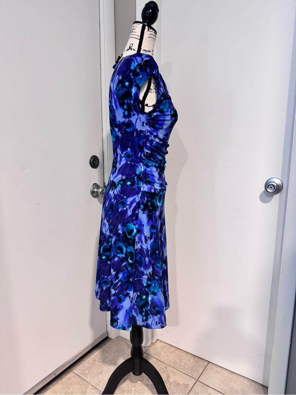 En Focus dress - Picture 2 of 7